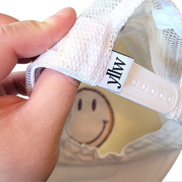 Yllw Women's White Smiley Face Trucker Hat OS - Picture 5 of 5